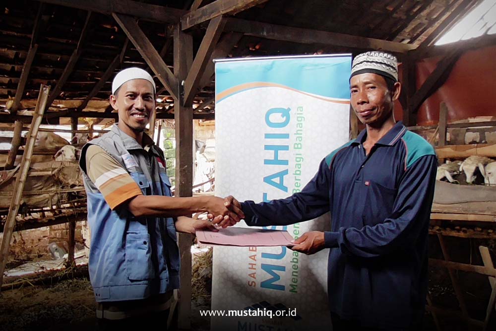 Berdayakan Dhuafa’ Peternak Kambing