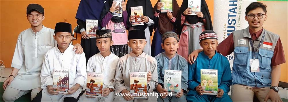Tebar Wakaf Al-Qur’an Untuk Para Tahfidz